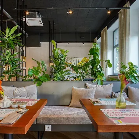 Ninetynine فندق 3*