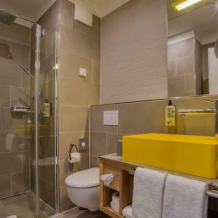 فندق Ninetynine وبرتال